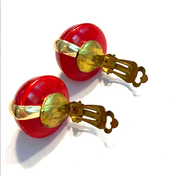 Vintage clip on earrings red Lucite & gold tone dots made in West Germany - Picture 5 of 6